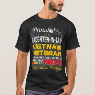 Proud Daughter in Law Vietnam Veteran opgevoed doo T-shirt