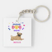 "PROUD DOG MOM" PUG sleutelhanger. Persoonlijke na Sleutelhanger (Achterkant)