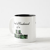 Proud Husband van een Amerikaanse Soldaat Tshirts Tweekleurige Koffiemok (Voorkant links)