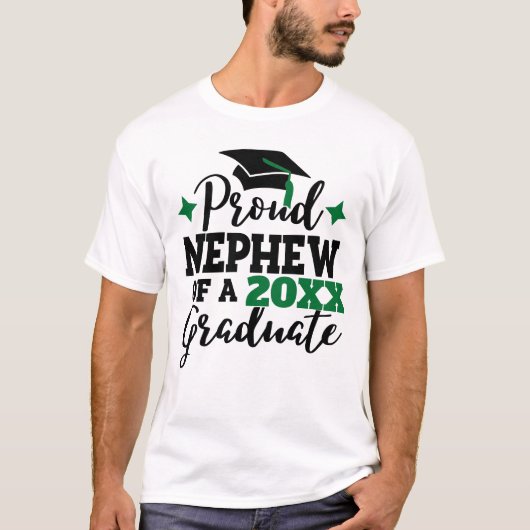 Proud neef 2022 afstuderen zwarte groene tassel t-shirt (Voorkant)