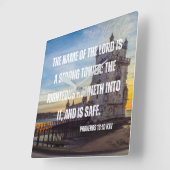 Proverbes 18:10 Bible Verse Carré Horloge murale (Angle)