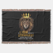 Proverbs 30:30 KJV Bijbelscriptcitaat voor scripts Deken (Voorkant)