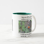 Proverbs 3:5-6 tweekleurige koffiemok (Voorkant rechts)