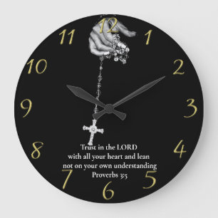 Proverbs 3:5 met handkruising grote klok