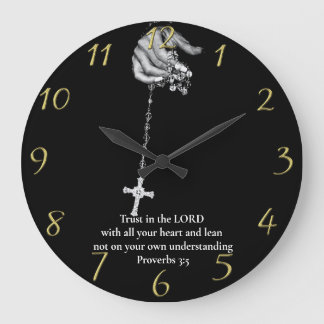 Proverbs 3:5 met handkruising grote klok