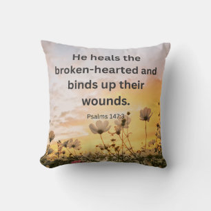 Psalm 147:3 Hij geneest de gebrokenen en bindt Kussen