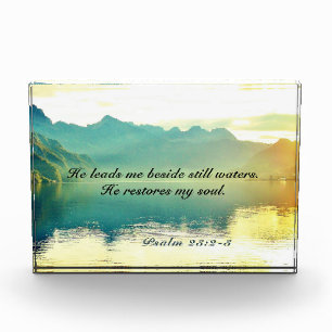 Psalm 23 2-3 Hij leidt me naast stilstaande watere Fotoblokken