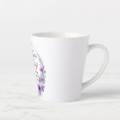 Psalm 23:6 Inspirerend Bijbelvers Paarse Bloemen Latte Mok (Rechts)