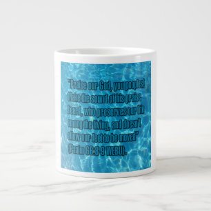Psalm 66:8-9 WEBU Mug Extra Grote Beker