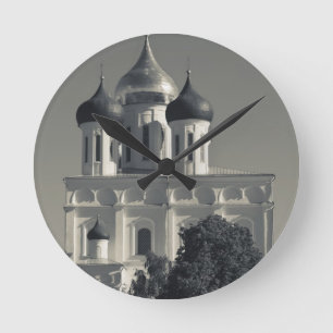 Pskov Kremlin and Trinity Cathedral Ronde Klok