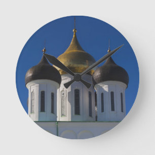 Pskov Kremlin and Trinity Cathedral Ronde Klok