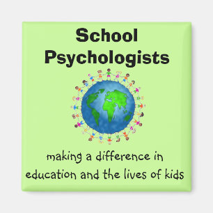 Psychologues d'école faisant le magnet d'une