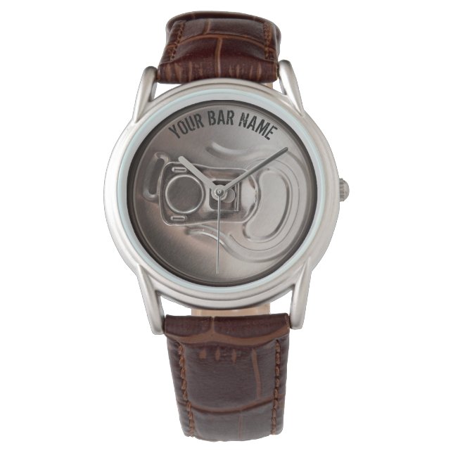 Pub of bar eigenaar bier kan kijken horloge (Voorkant)