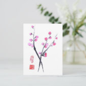 Puffés de fleurs de prune dans carte postale blanc (Debout devant)