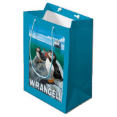 Puffins & Cruise Ship - Wrangell, Alaska Medium Cadeauzakje (Voorkant Gekanteld)