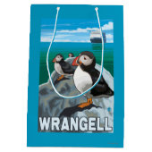 Puffins & Cruise Ship - Wrangell, Alaska Medium Cadeauzakje (Achterkant)