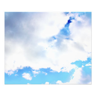 Puffy White Clouds en Blue Sky Foto Afdruk