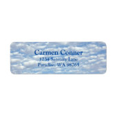 Puffy Wolken op Mooie Blauwe Hemel Etiket (Voorkant)