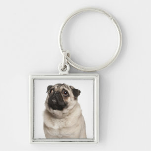 Pug (13 maanden oud) die omhoog kijkt sleutelhanger
