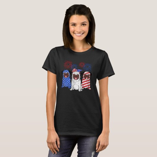 Pug American Flag Fireworks Independence Day T-shirt (Voorkant volledig)