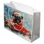 Pug Dog in Sledge Laat het Sneeuw Kerstmis Groot Cadeauzakje (Achterkant Gekanteld)