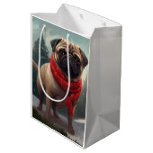 Pug Dog in Sneeuw Kerstmis Medium Cadeauzakje (Achterkant Gekanteld)