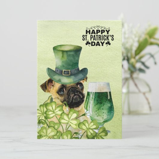 PUG Dog St. Patrick's Day met Pet en bier Feestdagenkaart (Staand voorkant)