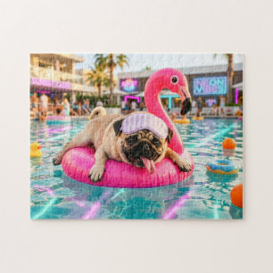 Pug drijft op roze flamingo vlot legpuzzel