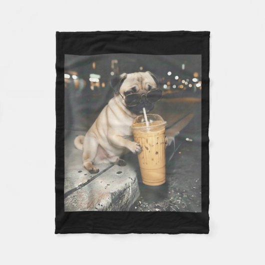 Pug drinking iced coffee funny animal meme dog pug fleece deken (Voorkant)