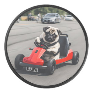 Pug go-kart racen hockey puck