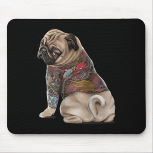 Pug-hond met traditionele Japanse draken-tatoeage Muismat