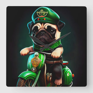 Pug Hond Rijden op Fiets St. Patrick's Day Vierkante Klok