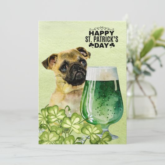 Pug-hond St. Patrick's Day met hoed en bier Feestdagenkaart (Staand voorkant)