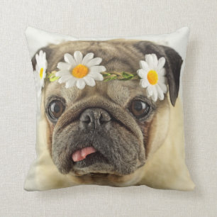 Pug met Daisy Crown Kussen