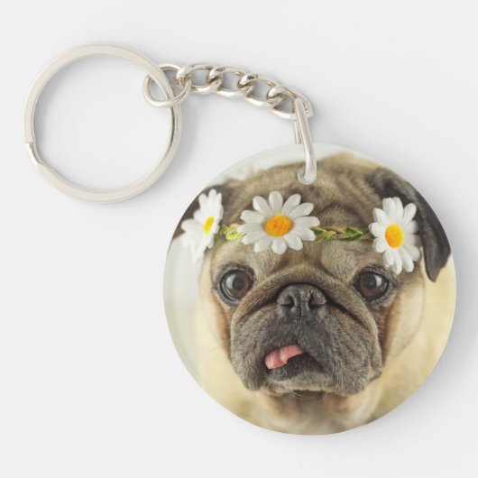 Pug met Daisy Crown Sleutelhanger (Voorkant)