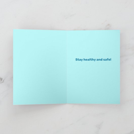 Pug met glimlachend masker - het wordt beter kaart (Binnen)