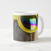 Pug met Goggles Extra Grote Beker (Voorkant rechts)