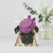 Pug met Paars Pet Briefkaart (Staand voorkant)