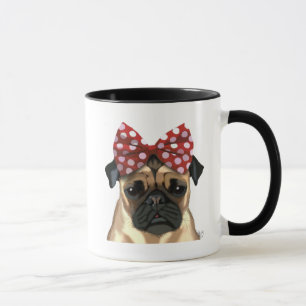 Pug met roodborstbeugel op kop