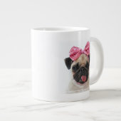 Pug met roze romp extra grote beker (Voorkant rechts)