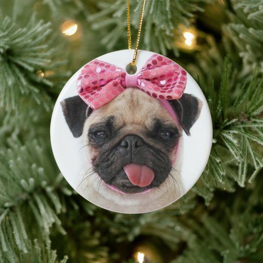Pug met roze romp keramisch ornament (Boom)
