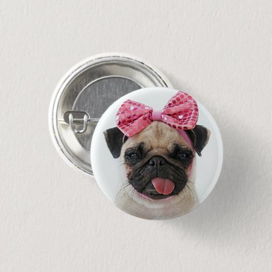 Pug met roze romp ronde button 3,2 cm (Voorkant /achterkant)