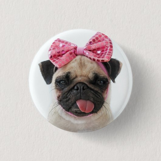 Pug met roze romp ronde button 3,2 cm (Voorkant)