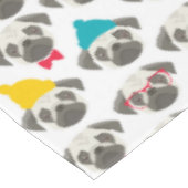 Pug - schattige hond met Kerstmis Tafelkleed (Gekanteld)