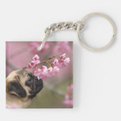 Pug Smelling Cherry Blossom Sleutelhanger (Achterkant)