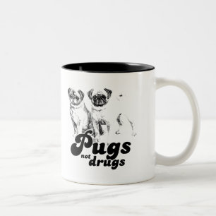 PUGS NOT DRUGS T-shirt Tweekleurige Koffiemok