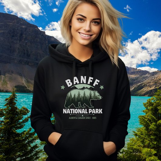 Pull À Capuche Banff Canada Souvenir – Wild Bear in Pine Forest