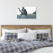 Puma-helikopter Canvas Afdruk (Insitu (Slaapkamer))