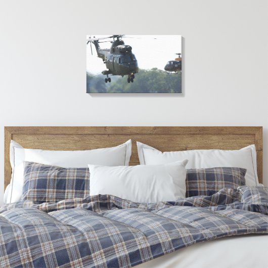 Puma-helikopter Canvas Afdruk (Insitu (Slaapkamer))