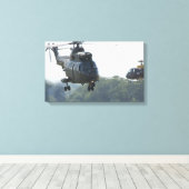 Puma-helikopter Canvas Afdruk (Insitu (Houten vloer))